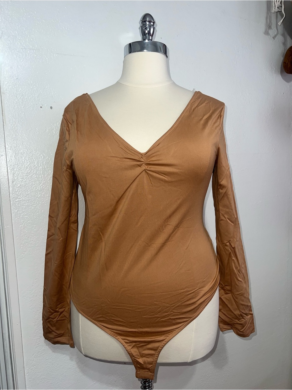 Long Sleeve V-Neck Bodysuit in Caramel Brown